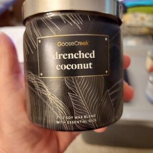GooseCreek Drenched Coconut Single Wick Candle